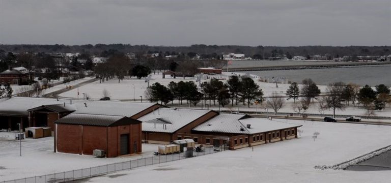 How snow affects flat roofs