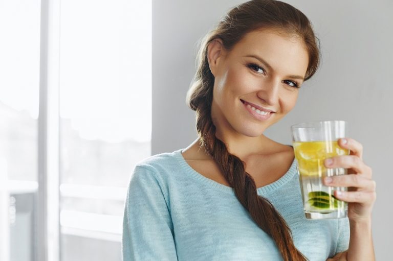 Why drink water and lemon? The benefits of a classic home treatment