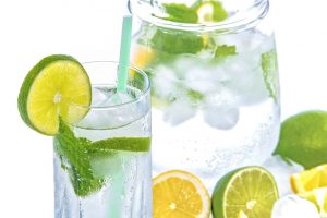 Why drink water and lemon? The benefits of a classic home treatment