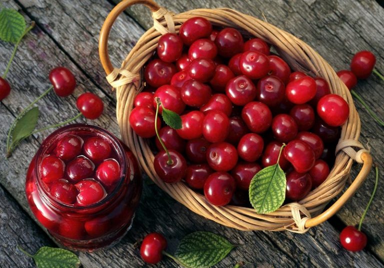 Properties and benefits of cherries