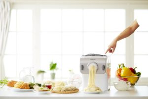 Homemade pasta being made effortlessly with Philips HR2375/06